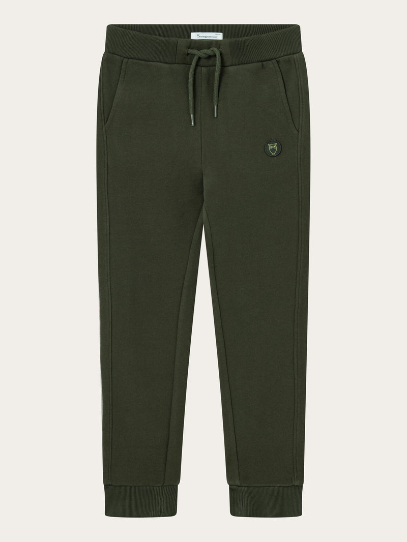KnowledgeCotton Apparel - YOUNG Badge jog pant Pants 1090 Forrest Night