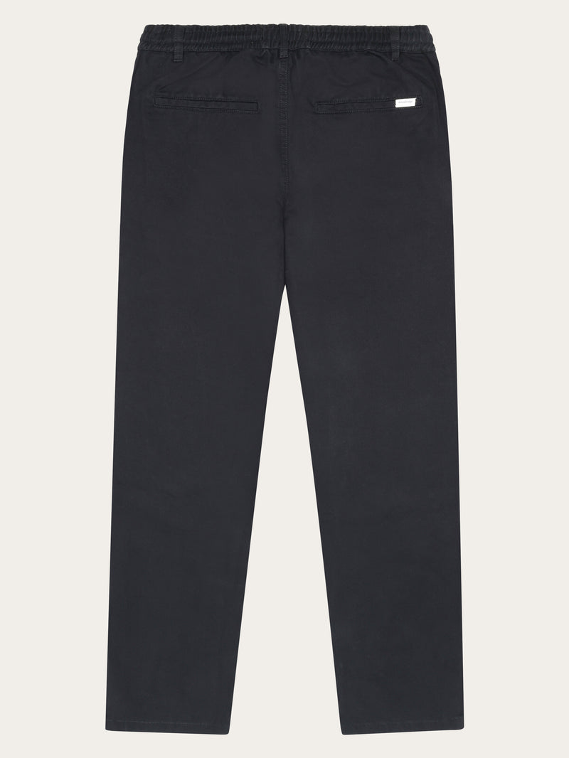 KnowledgeCotton Apparel - WMN CHLOE barrel mid-rise twill chino - GOTS/Vegan Pants 1300 Black Jet