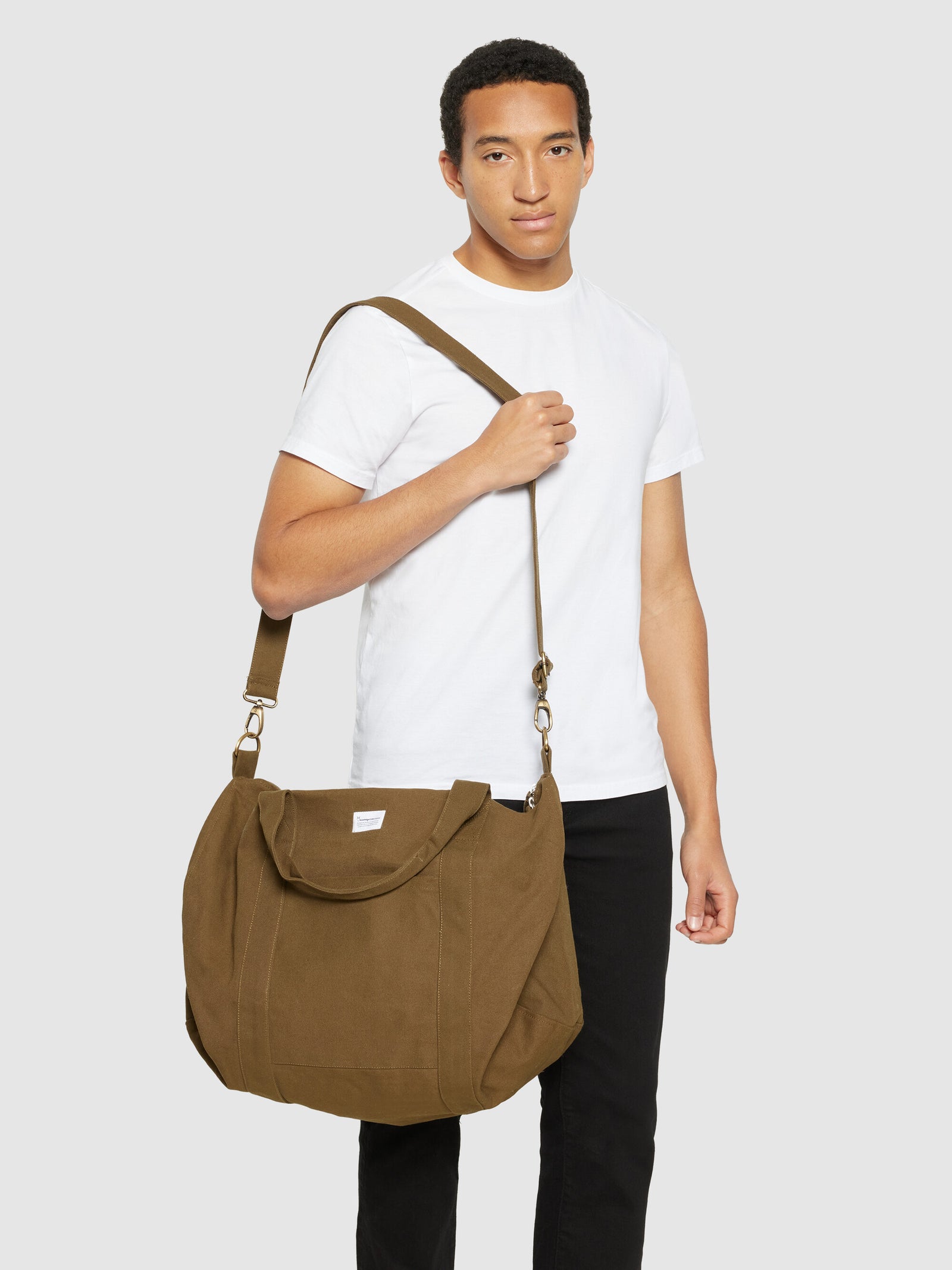 Canvas duffel bag 45L GOTS Vegan Dark Olive von KnowledgeCotton Apparel kaufen