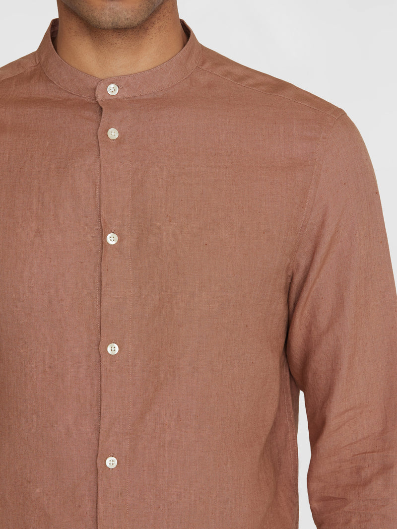 KnowledgeCotton Apparel - MEN Custom fit linen stand collar shirt Shirts 1437 Chocolate Malt