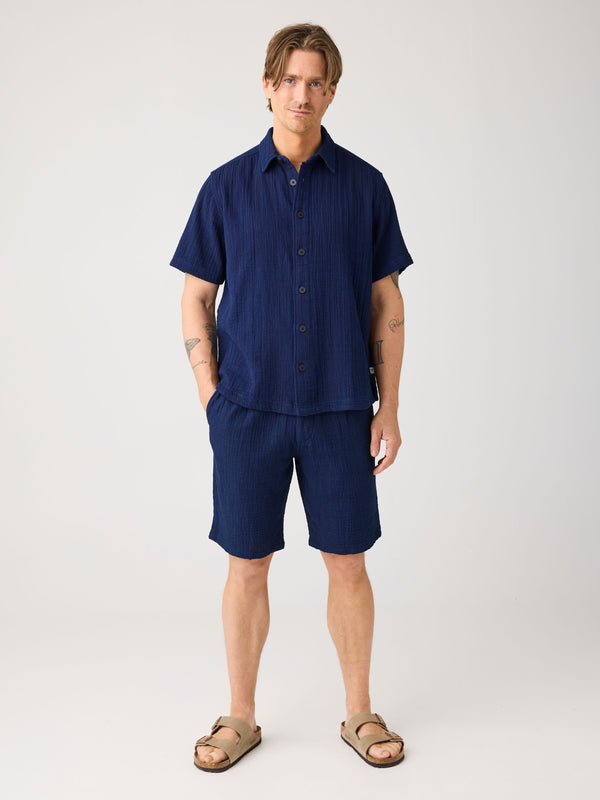 KnowledgeCotton Apparel - MEN FIG Loose fit dobby shorts - GOTS/Vegan Shorts 1483 Indigo