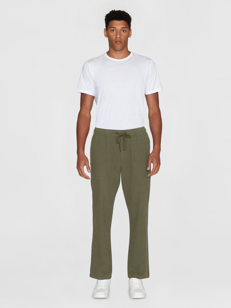 KnowledgeCotton Apparel - MEN FIG loose crushed cotton pants - GOTS/Vegan Pants 1068 Burned Olive