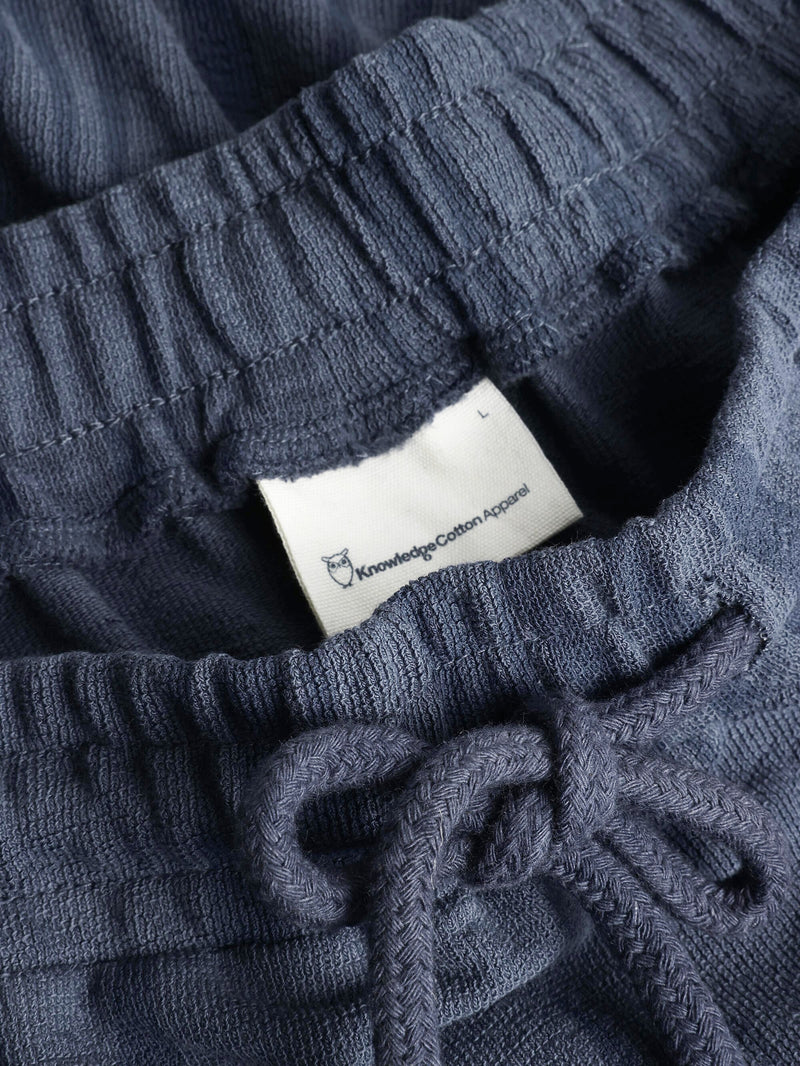 KnowledgeCotton Apparel - MEN FIG loose fit Northern Lights bouclé shorts - GOTS/Vegan Shorts 1226 Vintage Indigo