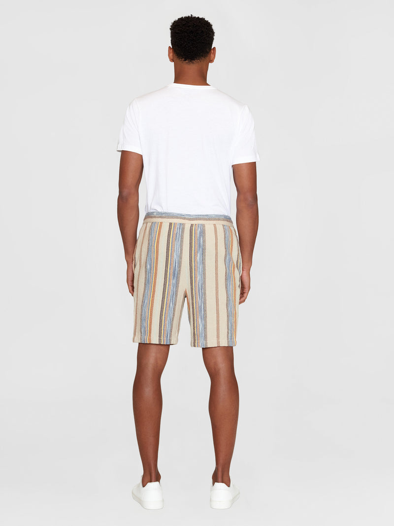 KnowledgeCotton Apparel - MEN FIG loose shorts - GOTS/Vegan Shorts 8030 Beige stripe