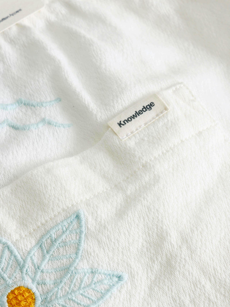 KnowledgeCotton Apparel - MEN FIG loose with embroidery shorts - GOTS/Vegan Shorts 1387 Egret