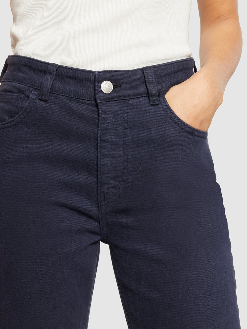 KnowledgeCotton Apparel - WMN IRIS mom mid-rise garment dyed twill 5-pocket pants - GOTS/Vegan Pants 1412 Night Sky