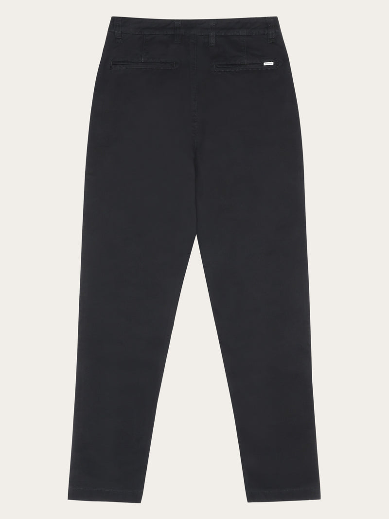 KnowledgeCotton Apparel - WMN IRIS mom mid-rise twill chino - GOTS/Vegan Pants 1300 Black Jet