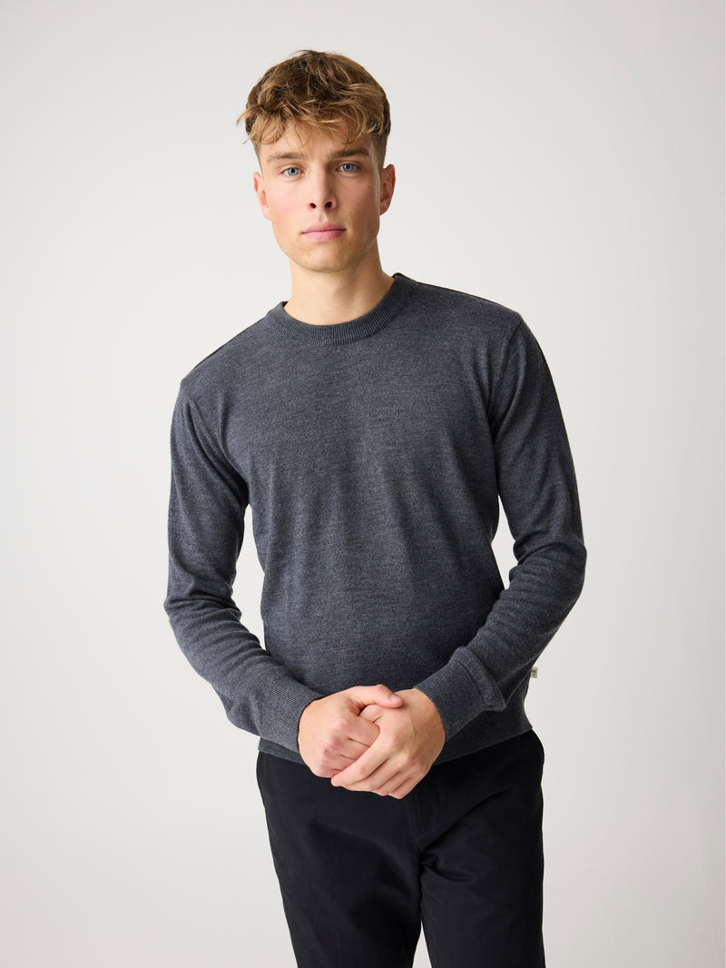 KnowledgeCotton Apparel - MEN Merino crew neck sweater Knits 1073 Dark Grey Melange