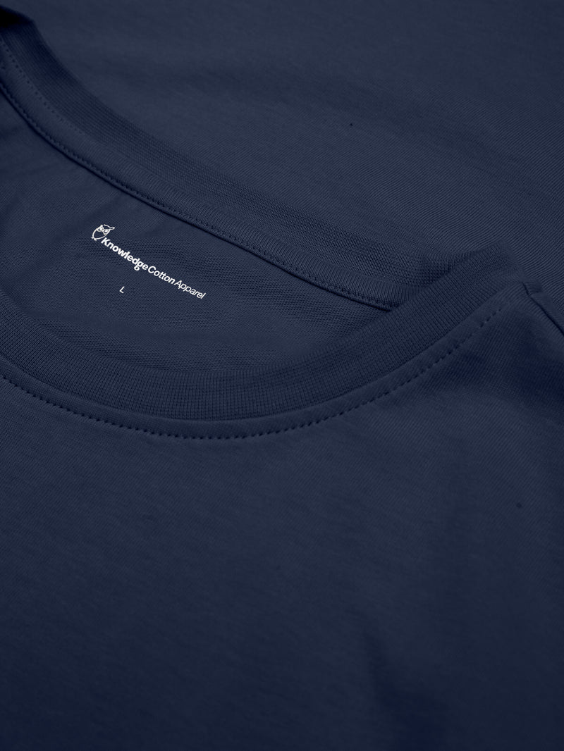 KnowledgeCotton Apparel - MEN Regular fit Badge t-shirt T-shirts 1257 Insigna Blue melange