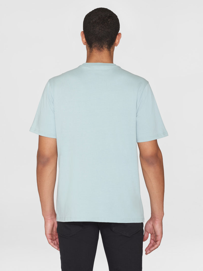 KnowledgeCotton Apparel - MEN Regular fit Badge t-shirt T-shirts 1436 Gray Mist