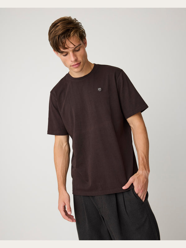 KnowledgeCotton Apparel - MEN Regular fit Badge t-shirt T-shirts 1487 Chocolate Torte