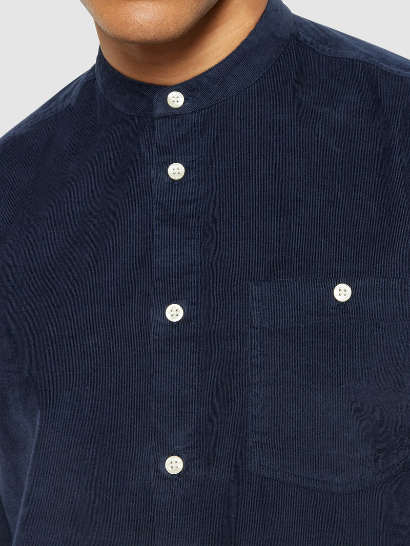 KnowledgeCotton Apparel - MEN Regular fit corduroy strand collar shirt Shirts 1001 Total Eclipse