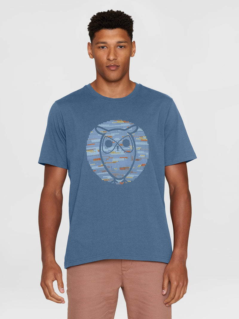 Regular short sleeve heavy single owl cross stitch print t-shirt - GOTS/ Vegan - Moonlight Blue von KnowledgeCotton Apparel© kaufen