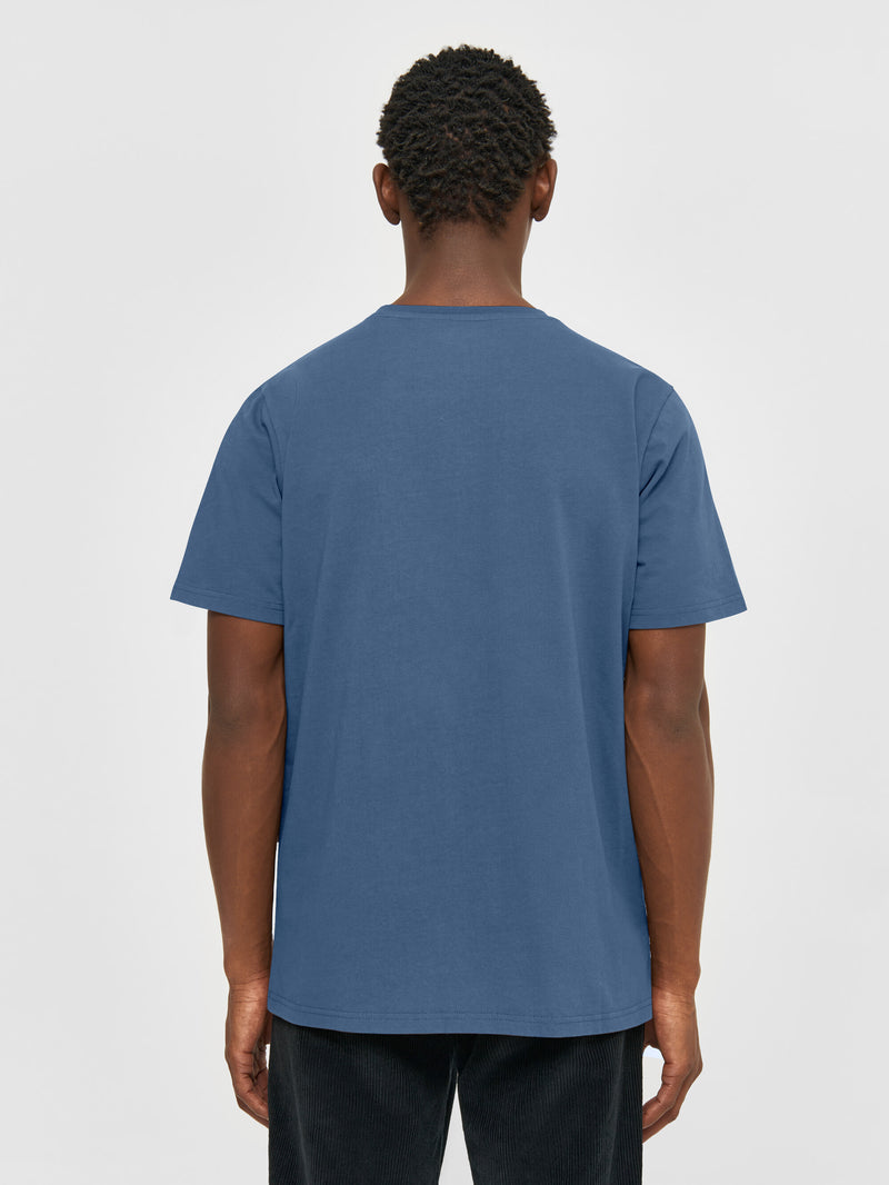 KnowledgeCotton Apparel - MEN Regular trademark chest print t-shirt T-shirts 1432 Moonlight Blue