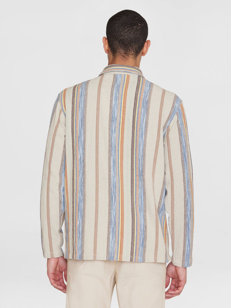 KnowledgeCotton Apparel - MEN Regular woven striped overshirt - GOTS/Vegan Overshirts 8030 Beige stripe
