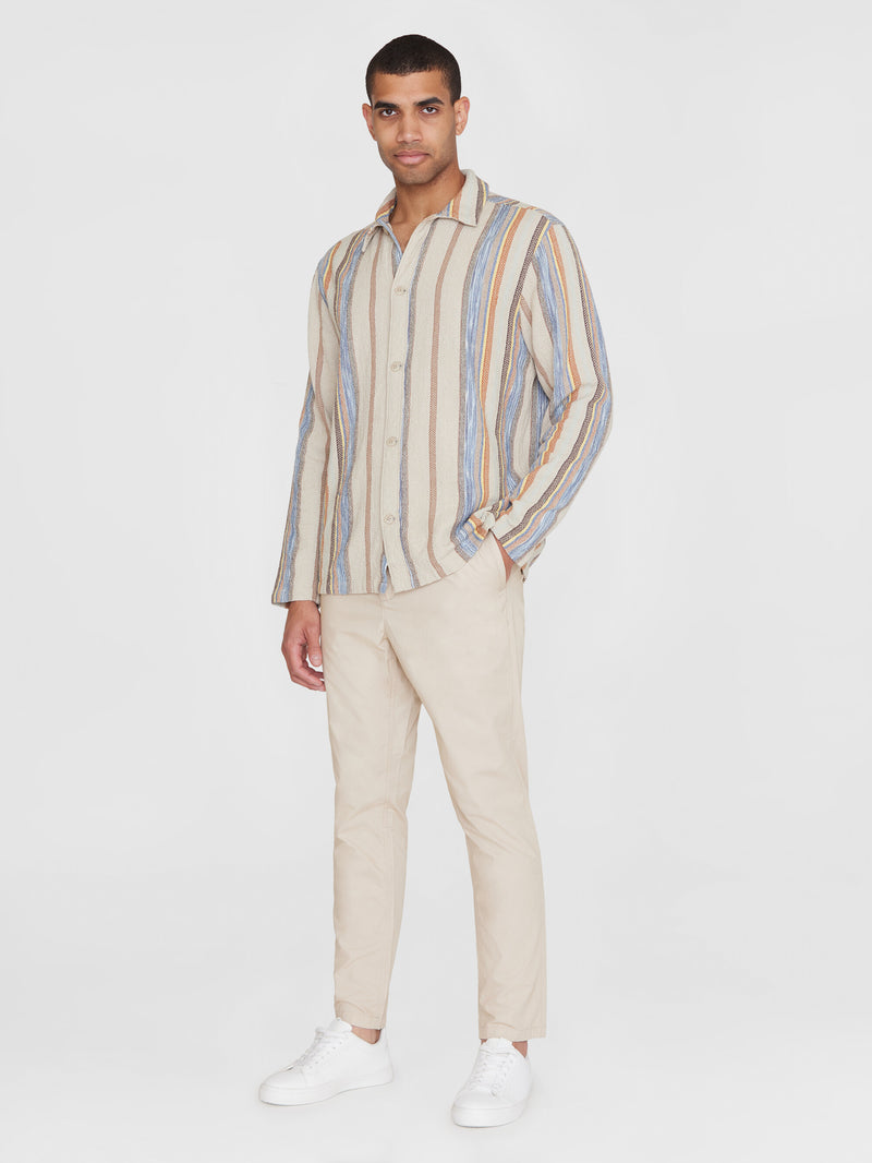 KnowledgeCotton Apparel - MEN Regular woven striped overshirt - GOTS/Vegan Overshirts 8030 Beige stripe