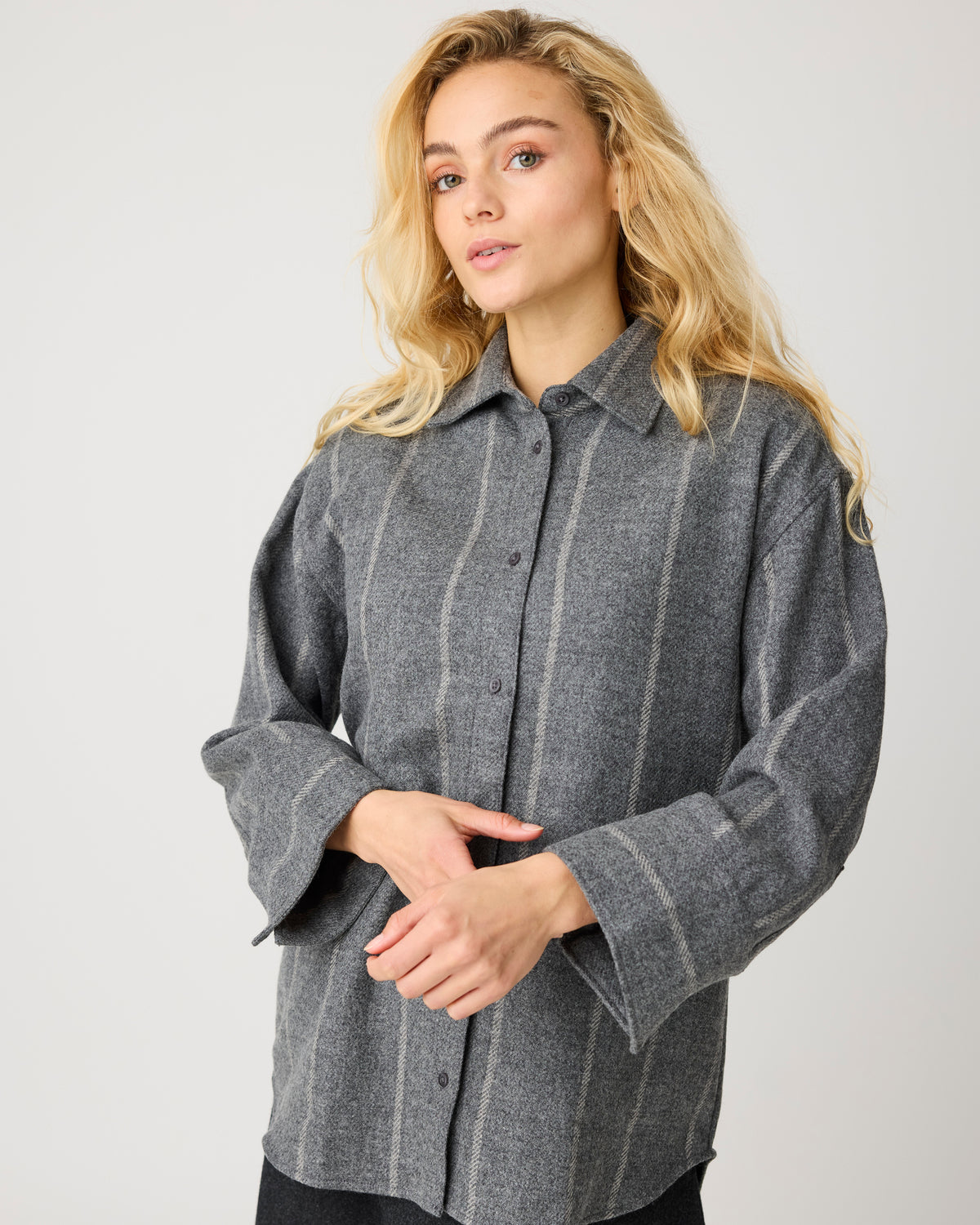 KnowledgeCotton Apparel - WMN Relaxed wool stripe shirt Shirts 8031 Grey stripe