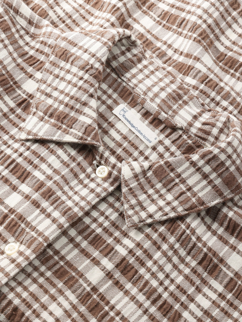 KnowledgeCotton Apparel - WMN Seersucker check short sleeved shirt - GOTS/Vegan Shirts 7030 Beige check