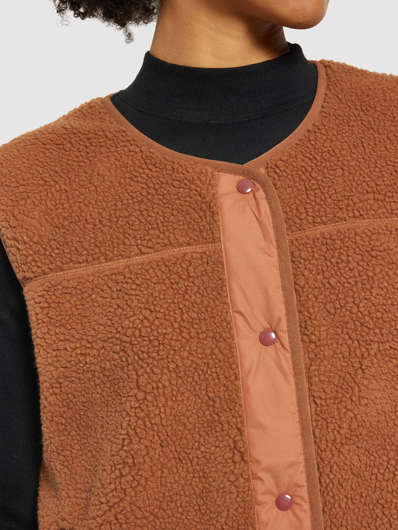 KnowledgeCotton Apparel - WMN Teddy crew neck vest - GRS/Vegan Fleeces 1426 Mocha Bisque
