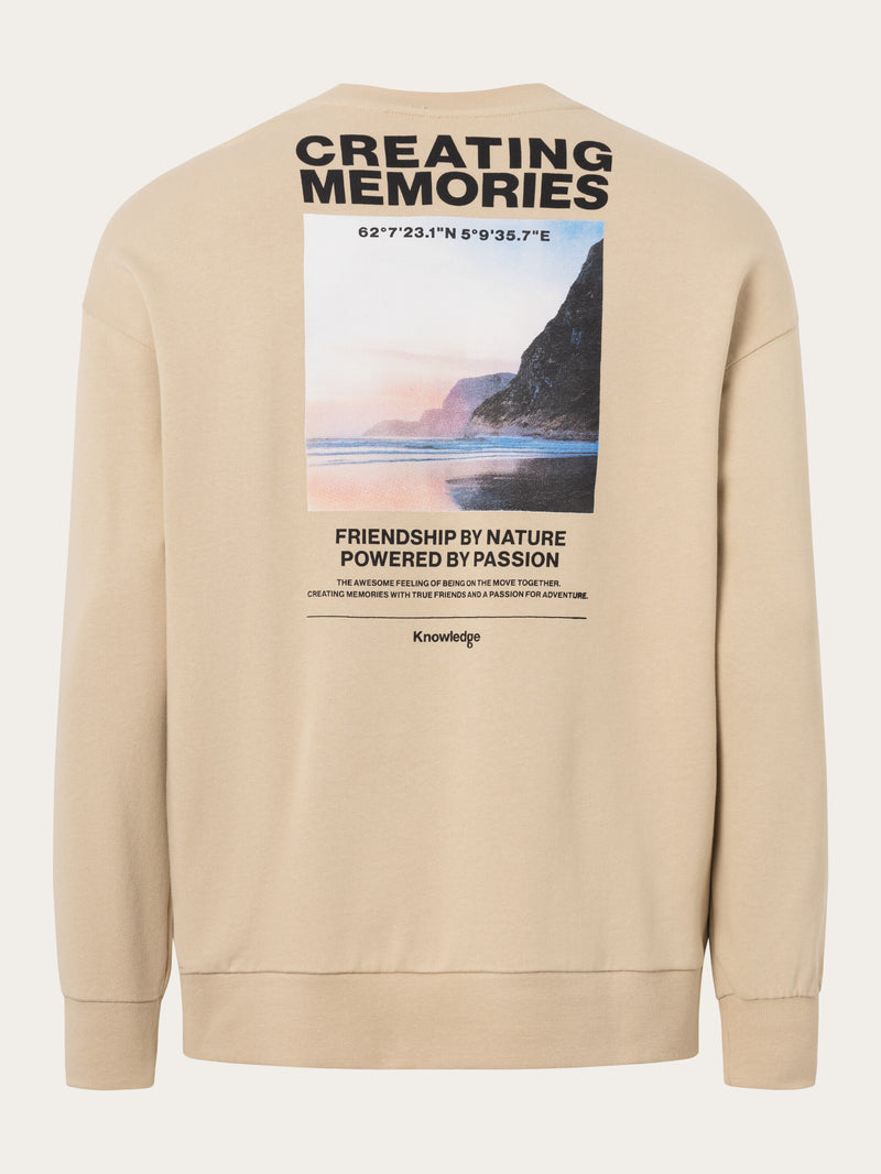 KnowledgeCotton Apparel - MEN Loose crew neck with photo print at chest and back Sweats 1347 Safari