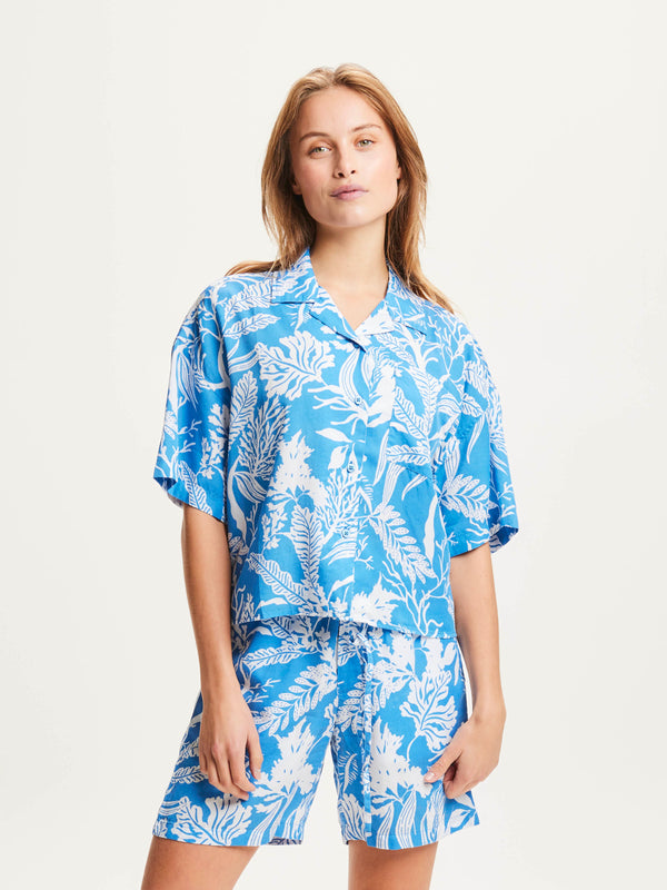 KnowledgeCotton Apparel - WMN Loose seabreeze Tencel™ print resort shirt Shirts 1357 Campanula