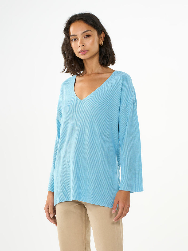 KnowledgeCotton Apparel - WMN Loose v-neck viscose knit Knits 1377 Airy Blue